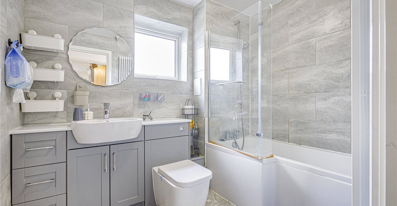 2 bedroom property for sale in Northfleet | Robinson Michael & Jackson