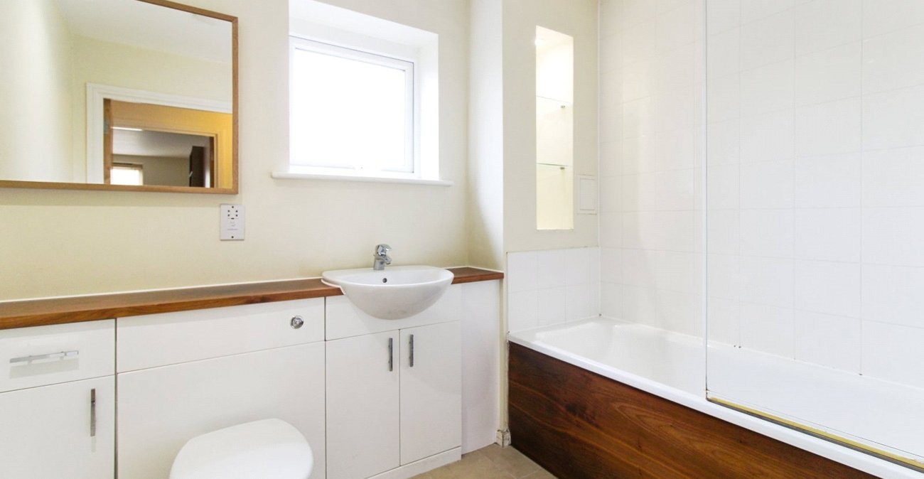 2 bedroom property for sale in Northfleet | Robinson Michael & Jackson