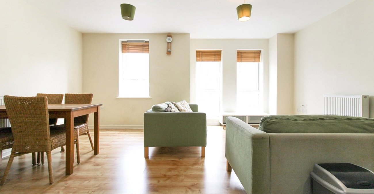 2 bedroom property for sale in Northfleet | Robinson Michael & Jackson