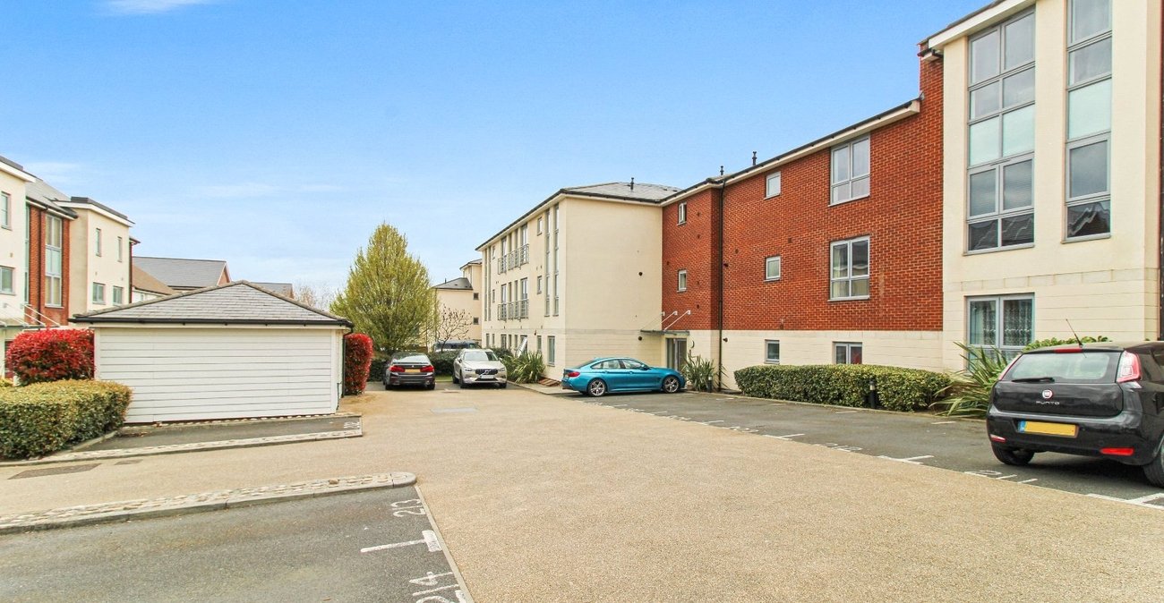 2 bedroom property for sale in Northfleet | Robinson Michael & Jackson
