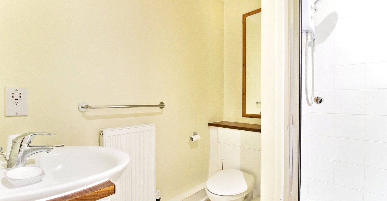 2 bedroom property for sale in Northfleet | Robinson Michael & Jackson