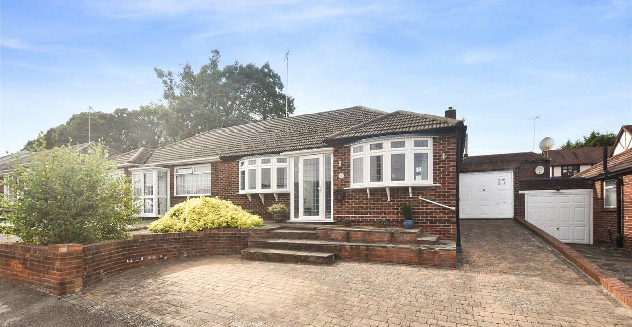 2 bedroom bungalow for sale in Dartford | Robinson Jackson