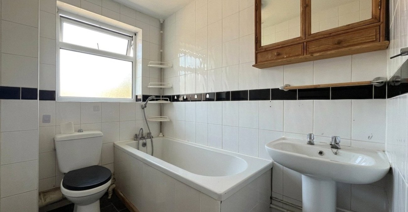 2 bedroom house for sale in Rochester | Robinson Michael & Jackson