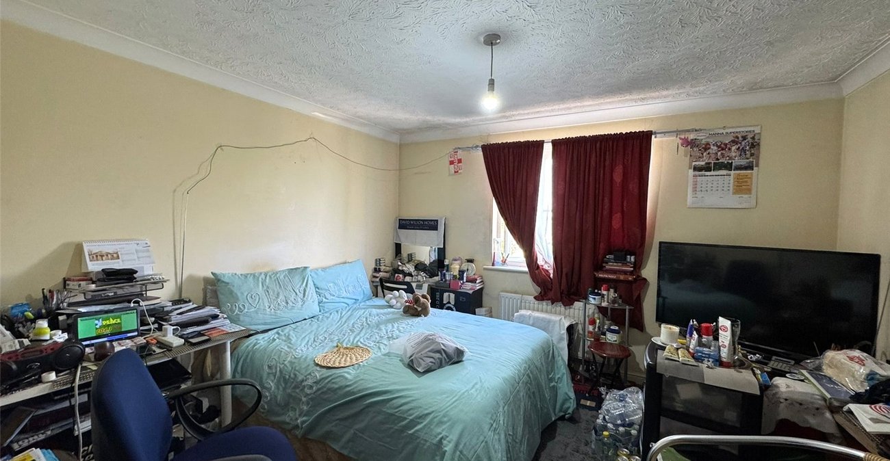 3 bedroom property for sale in Thamesmead | Robinson Jackson