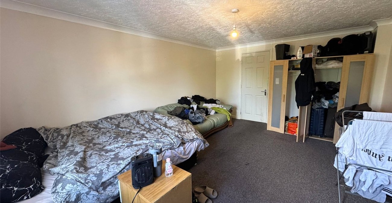 3 bedroom property for sale in Thamesmead | Robinson Jackson