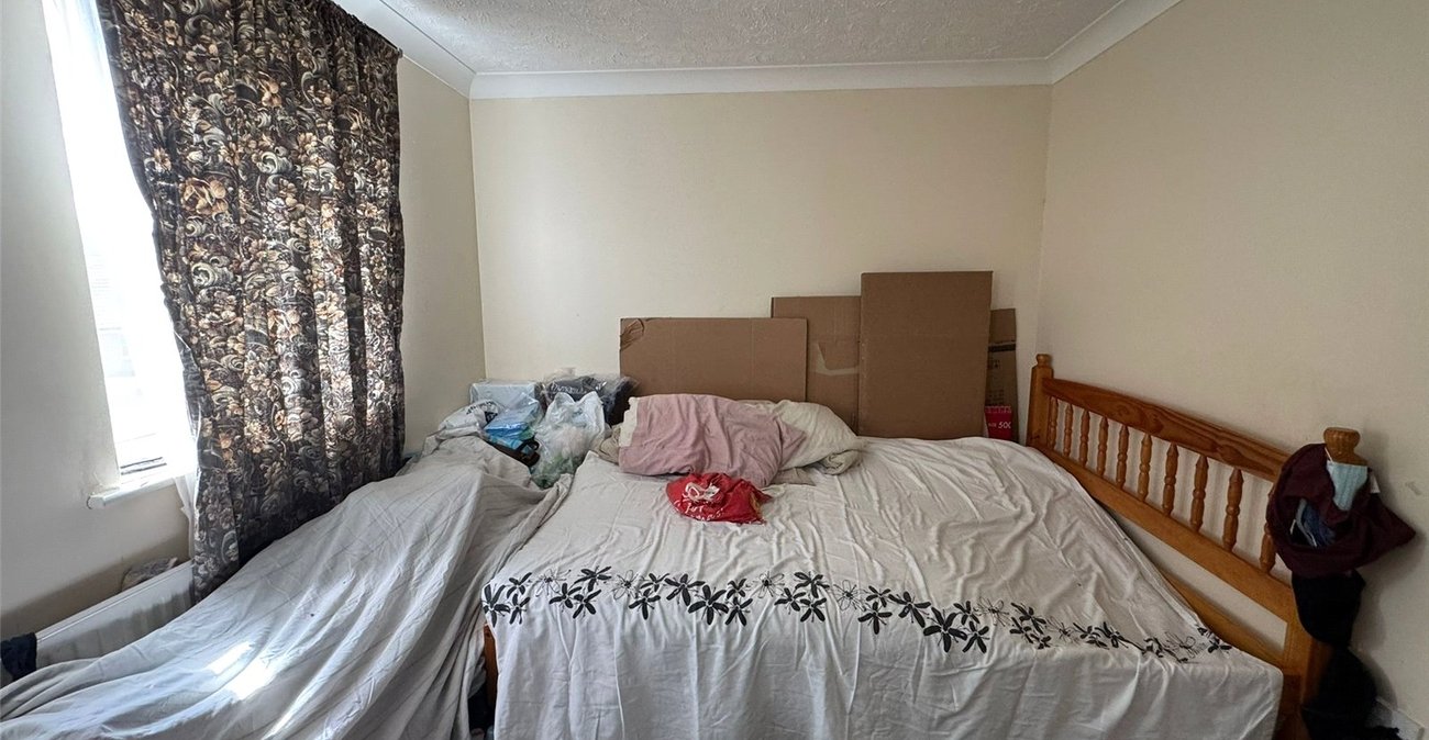3 bedroom property for sale in Thamesmead | Robinson Jackson