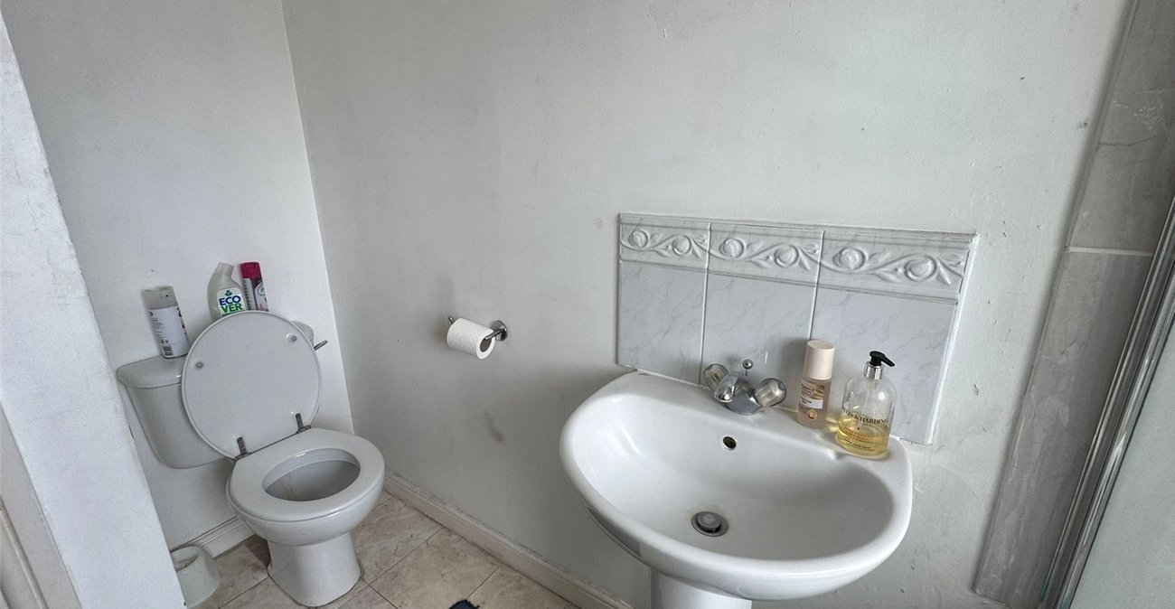 3 bedroom property for sale in Thamesmead | Robinson Jackson