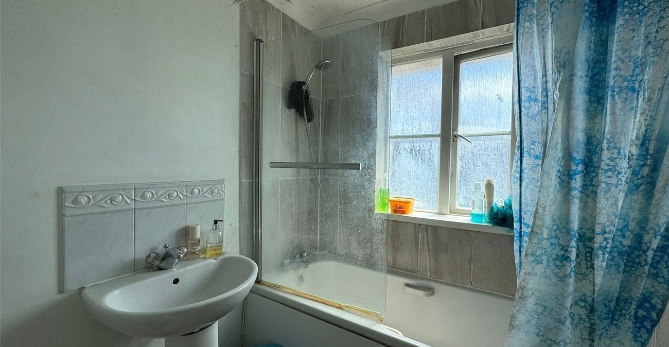 3 bedroom property for sale in Thamesmead | Robinson Jackson