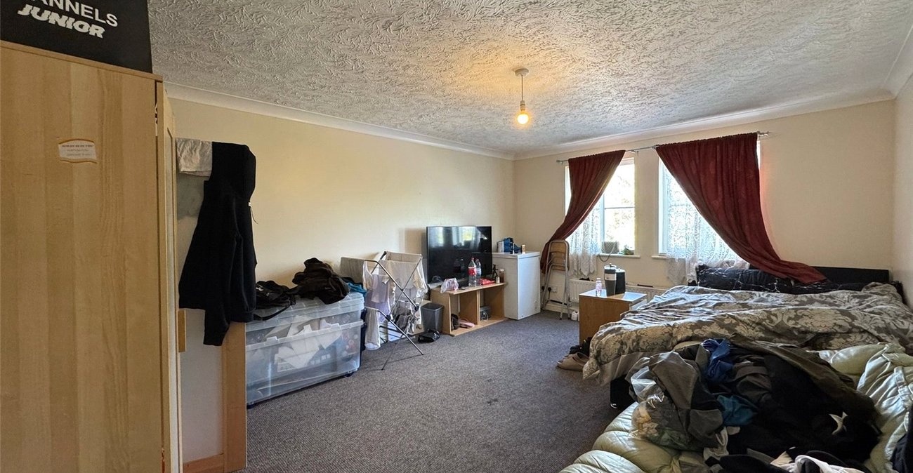 3 bedroom property for sale in Thamesmead | Robinson Jackson