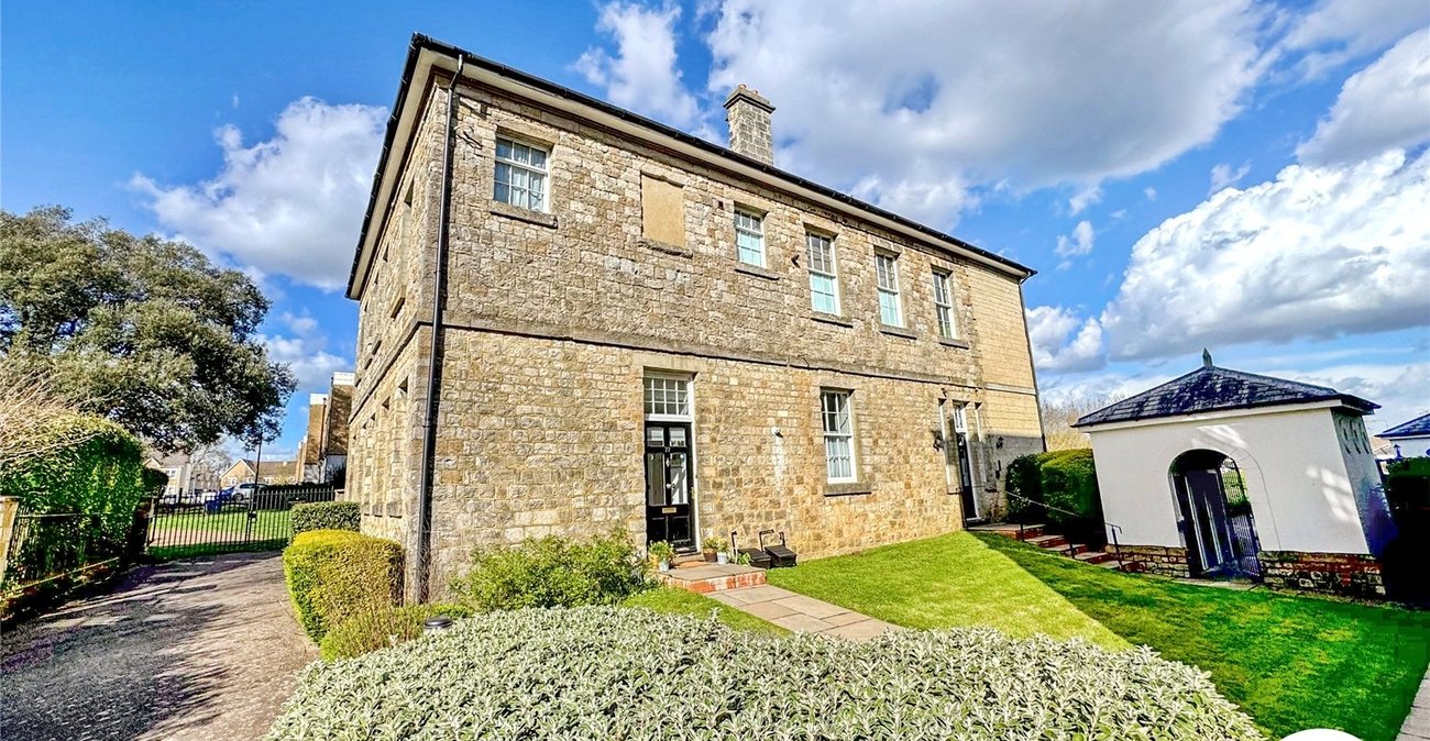 2 bedroom property for sale in Tarragon Road | Robinson Michael & Jackson