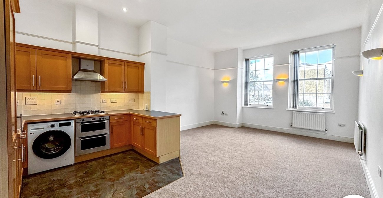 2 bedroom property for sale in Tarragon Road | Robinson Michael & Jackson