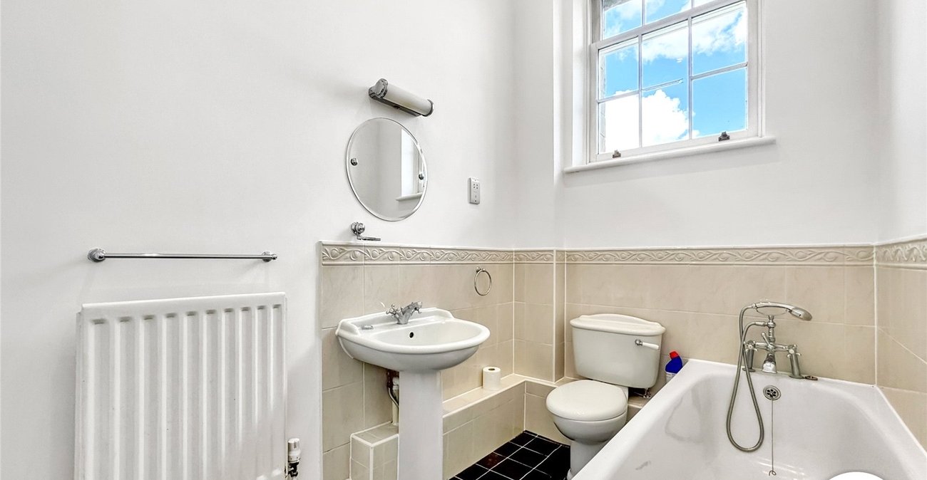 2 bedroom property for sale in Tarragon Road | Robinson Michael & Jackson