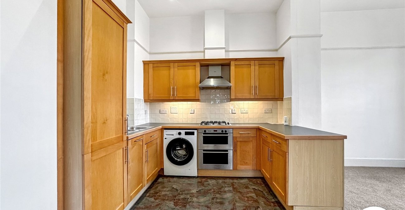 2 bedroom property for sale in Tarragon Road | Robinson Michael & Jackson