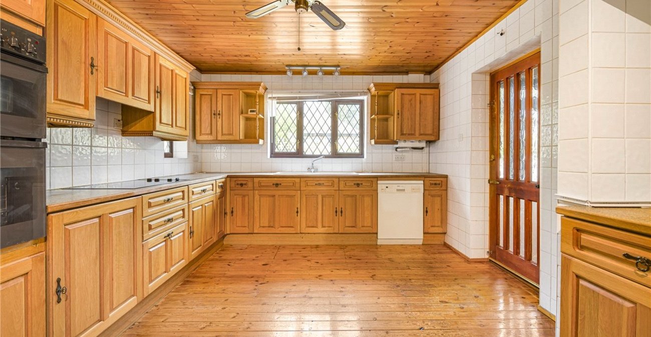 3 bedroom bungalow for sale in Orpington | Robinson Jackson