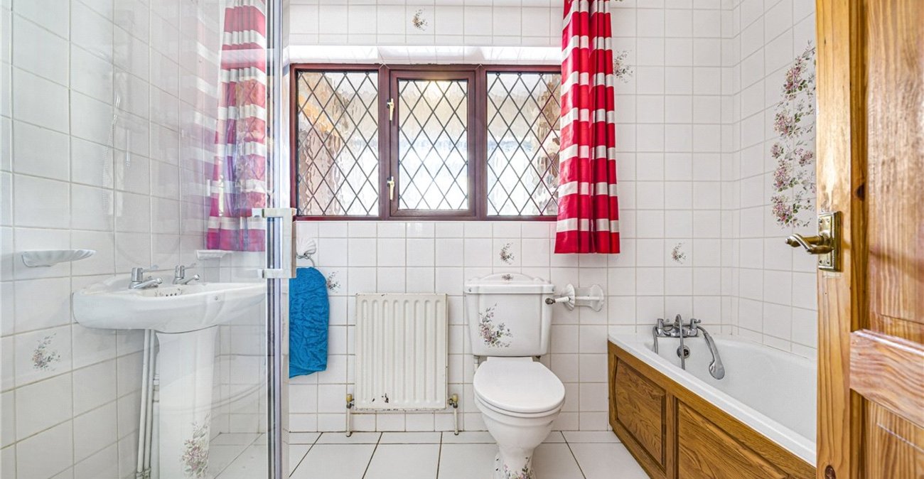 3 bedroom bungalow for sale in Orpington | Robinson Jackson