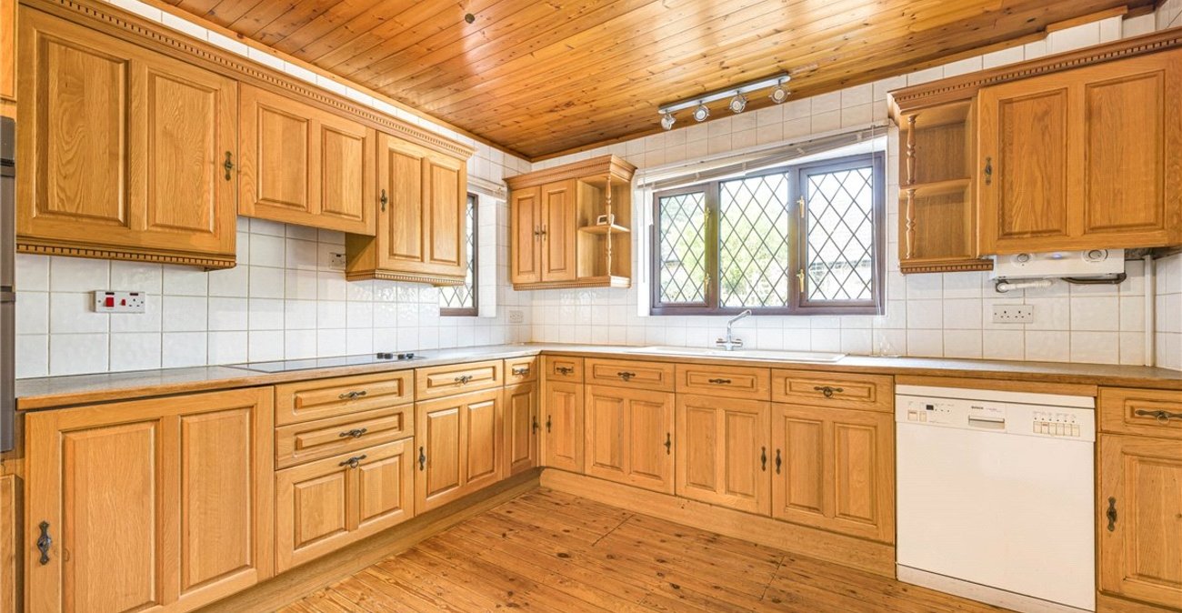 3 bedroom bungalow for sale in Orpington | Robinson Jackson
