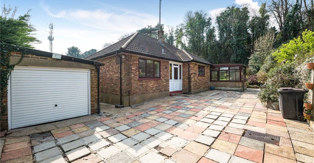 3 bedroom bungalow for sale in Orpington | Robinson Jackson
