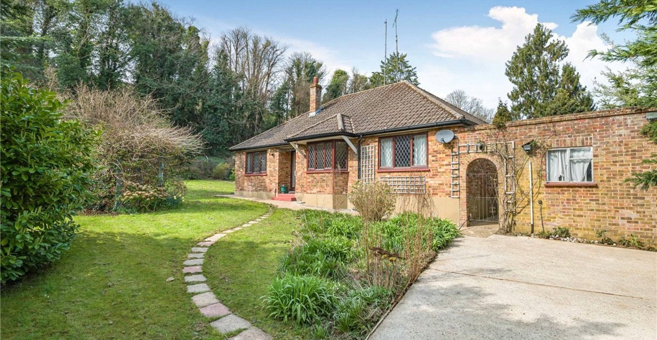 3 bedroom bungalow for sale in Orpington | Robinson Jackson