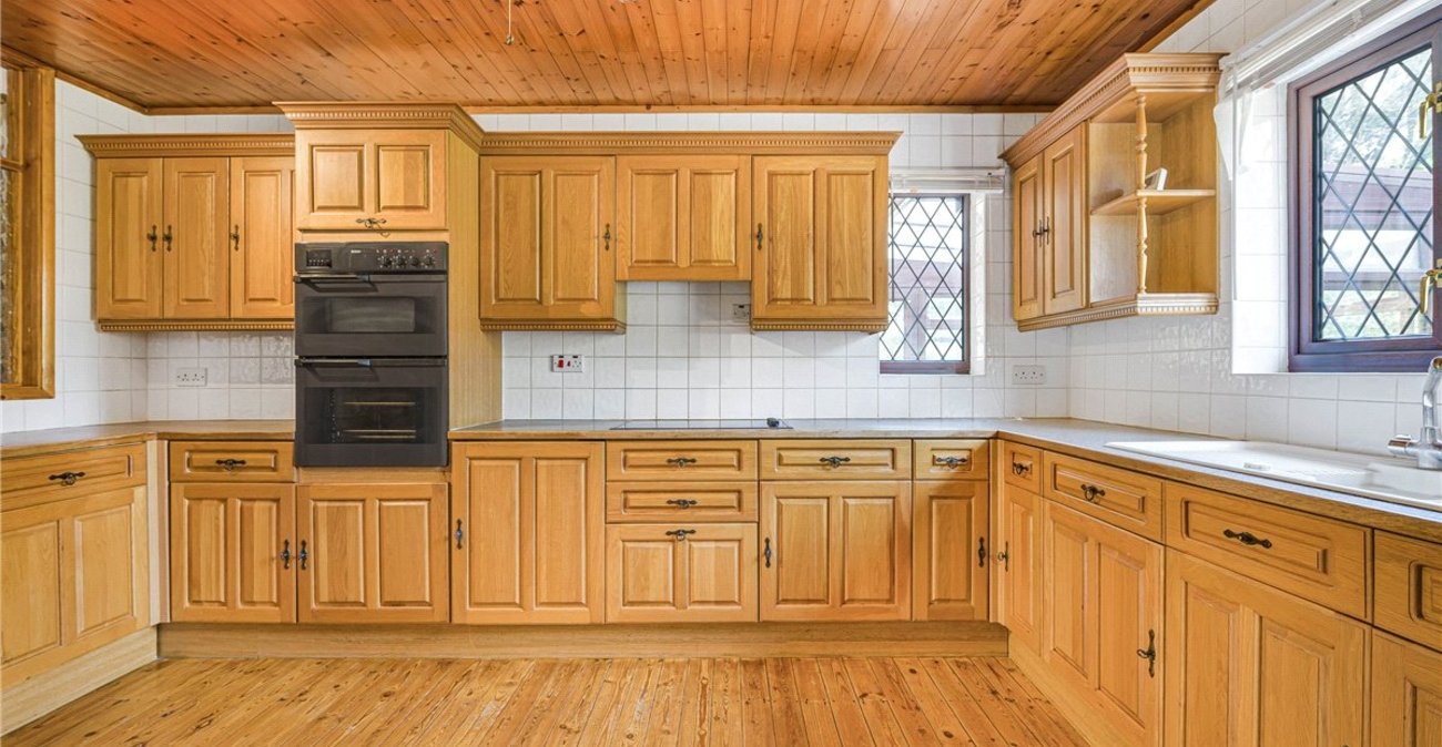3 bedroom bungalow for sale in Orpington | Robinson Jackson