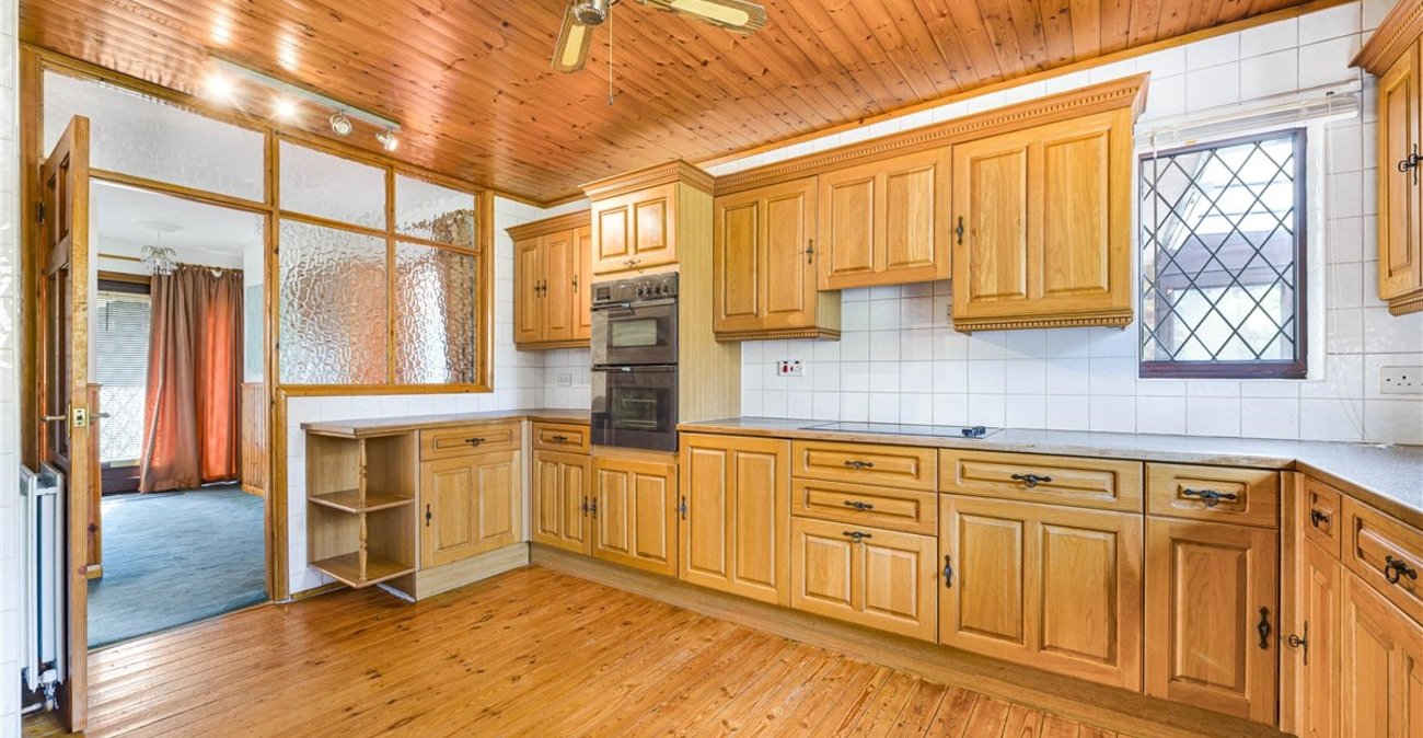 3 bedroom bungalow for sale in Orpington | Robinson Jackson