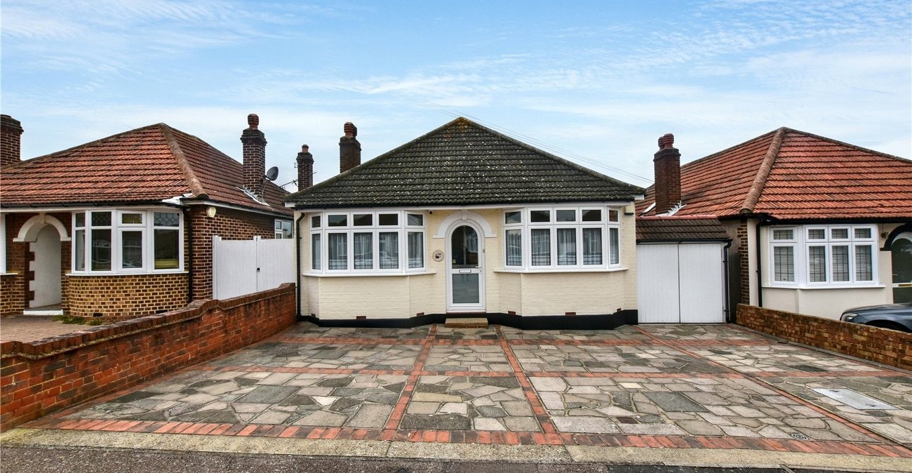 3 bedroom bungalow for sale in Bexleyheath | Robinson Jackson