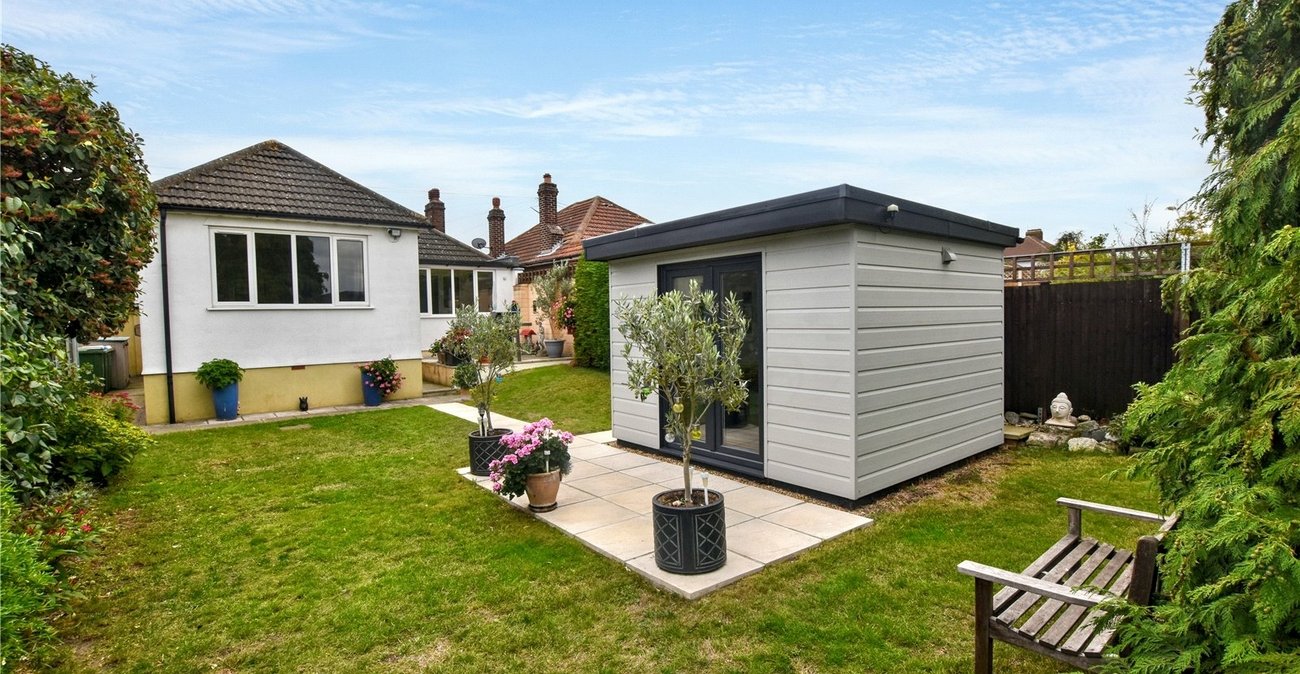 3 bedroom bungalow for sale in Bexleyheath | Robinson Jackson