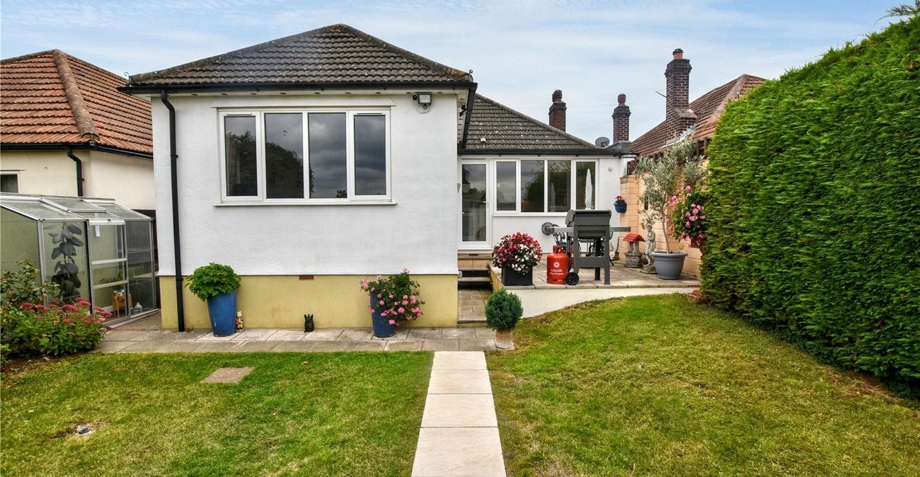 3 bedroom bungalow for sale in Bexleyheath | Robinson Jackson