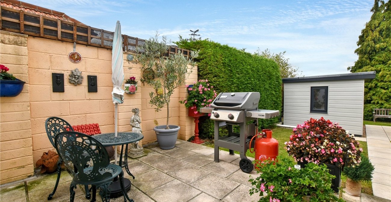 3 bedroom bungalow for sale in Bexleyheath | Robinson Jackson