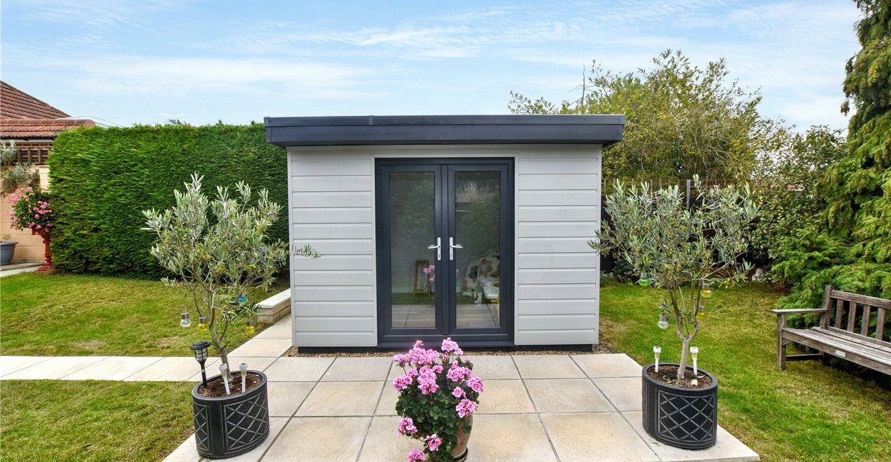 3 bedroom bungalow for sale in Bexleyheath | Robinson Jackson