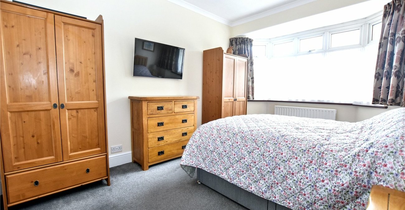 3 bedroom bungalow for sale in Bexleyheath | Robinson Jackson