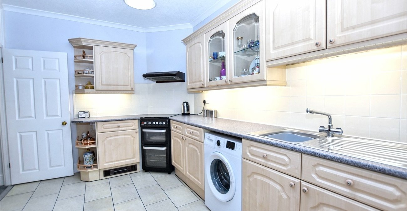 3 bedroom bungalow for sale in Bexleyheath | Robinson Jackson