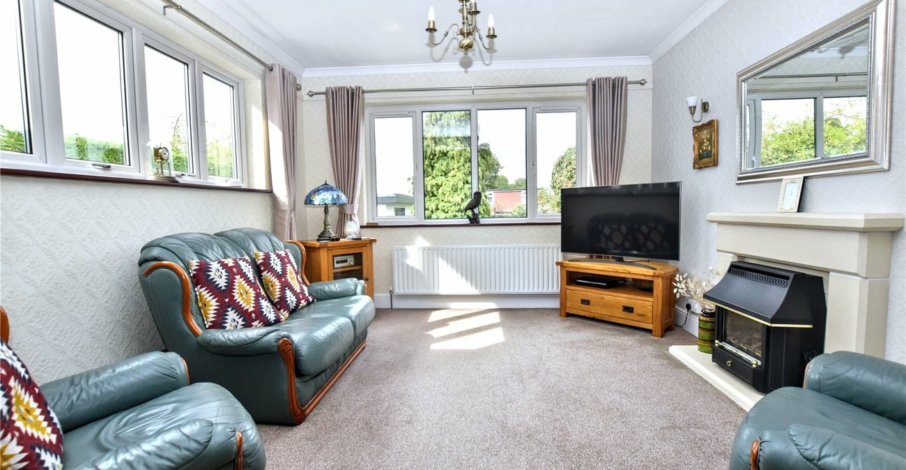 3 bedroom bungalow for sale in Bexleyheath | Robinson Jackson