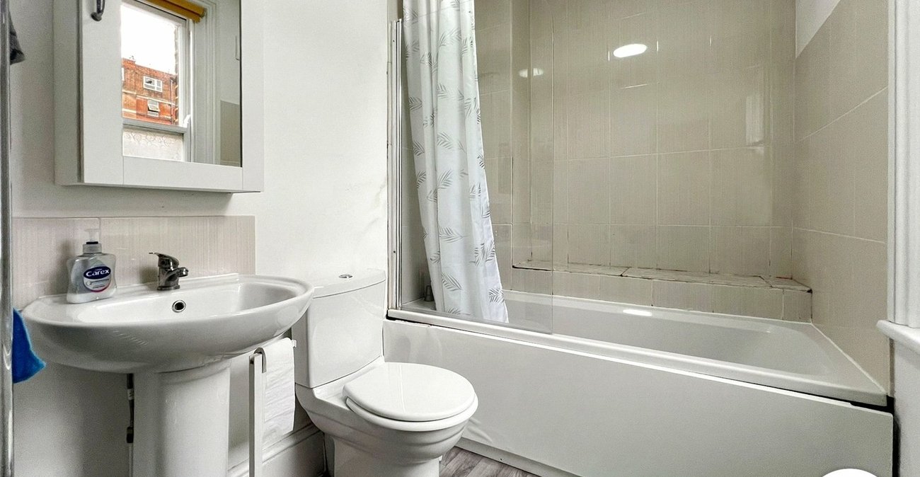 1 bedroom property for sale in Rochester | Robinson Michael & Jackson