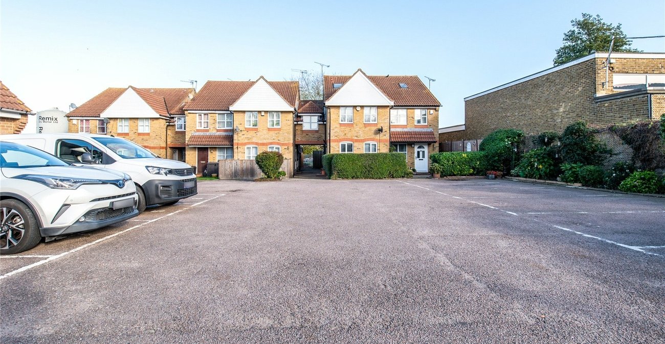 2 bedroom house for sale in Northfleet | Robinson Michael & Jackson