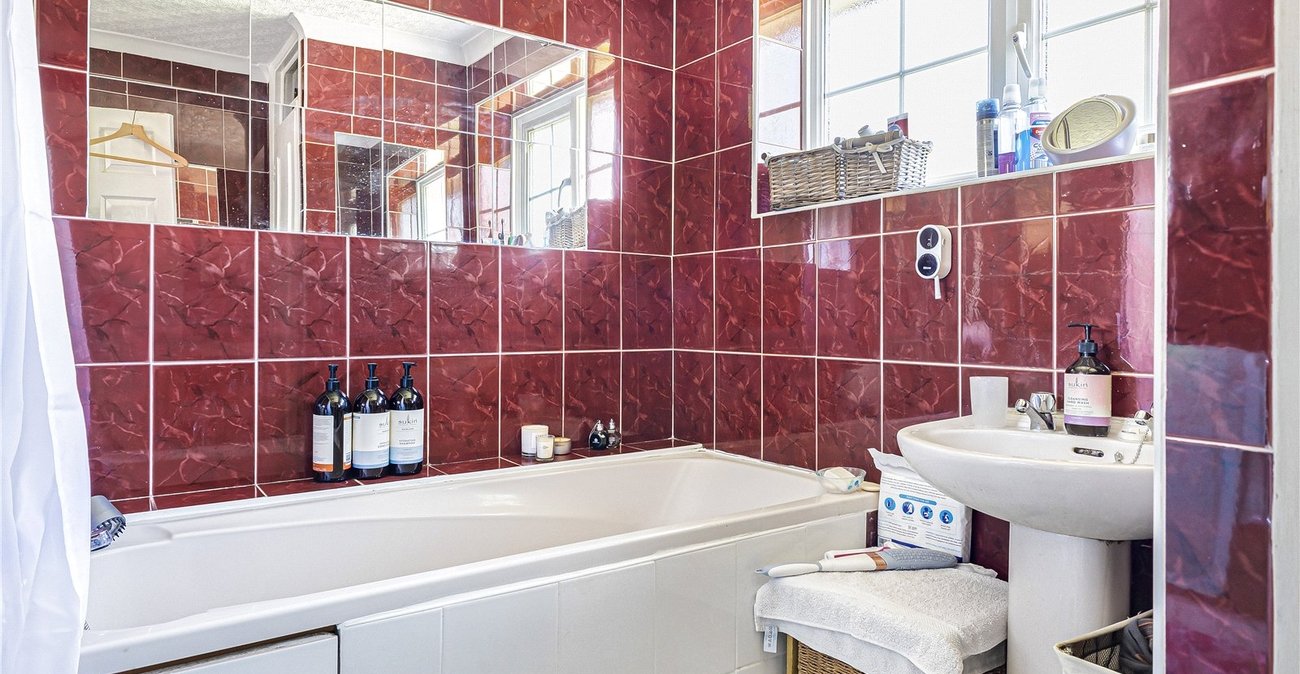 3 bedroom house for sale in Hextable | Robinson Jackson