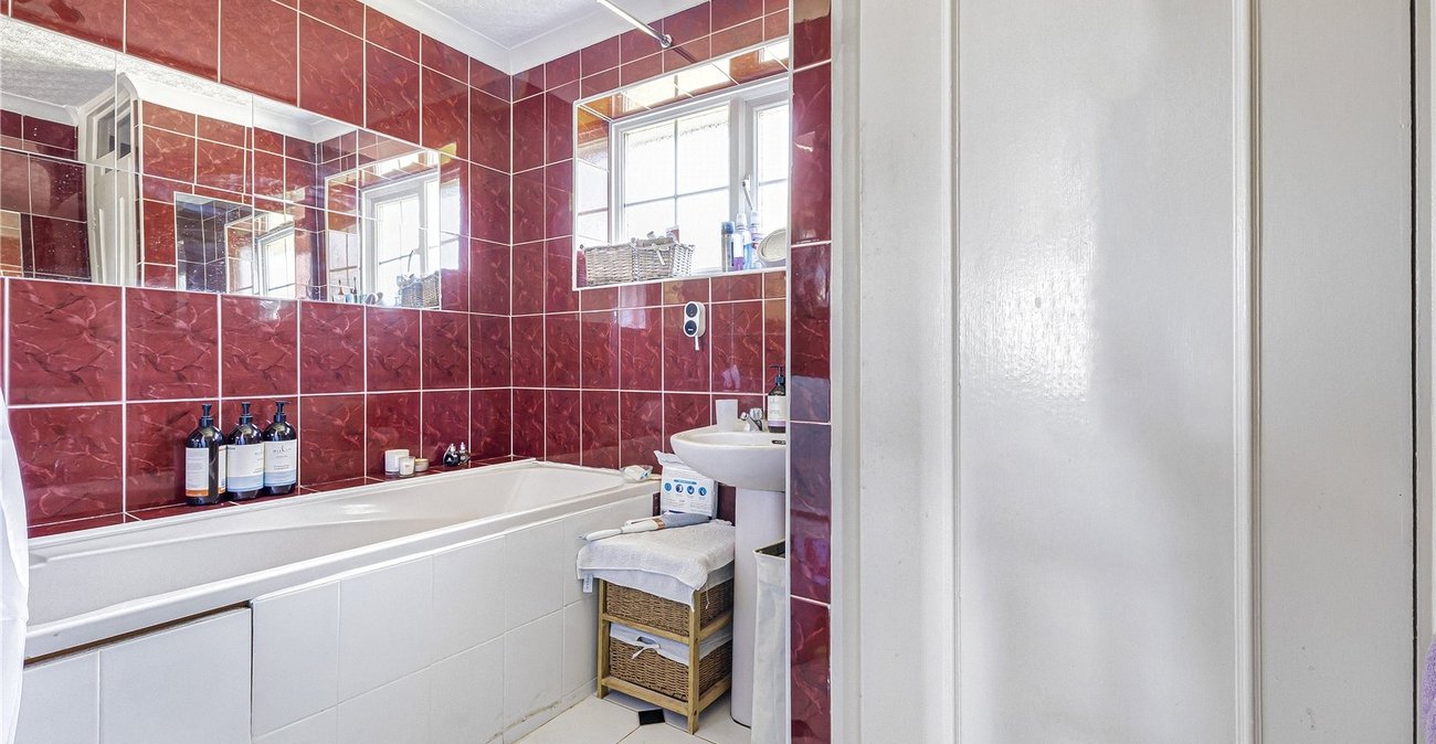 3 bedroom house for sale in Hextable | Robinson Jackson