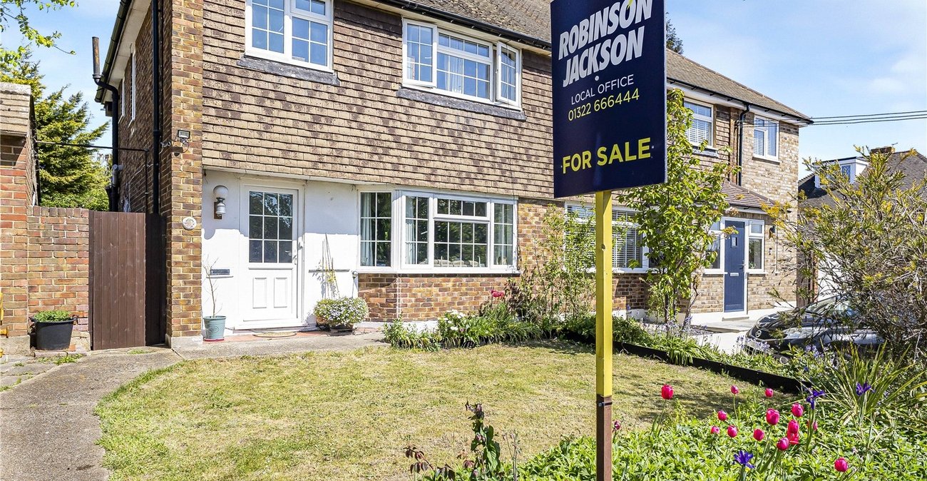 3 bedroom house for sale in Hextable | Robinson Jackson