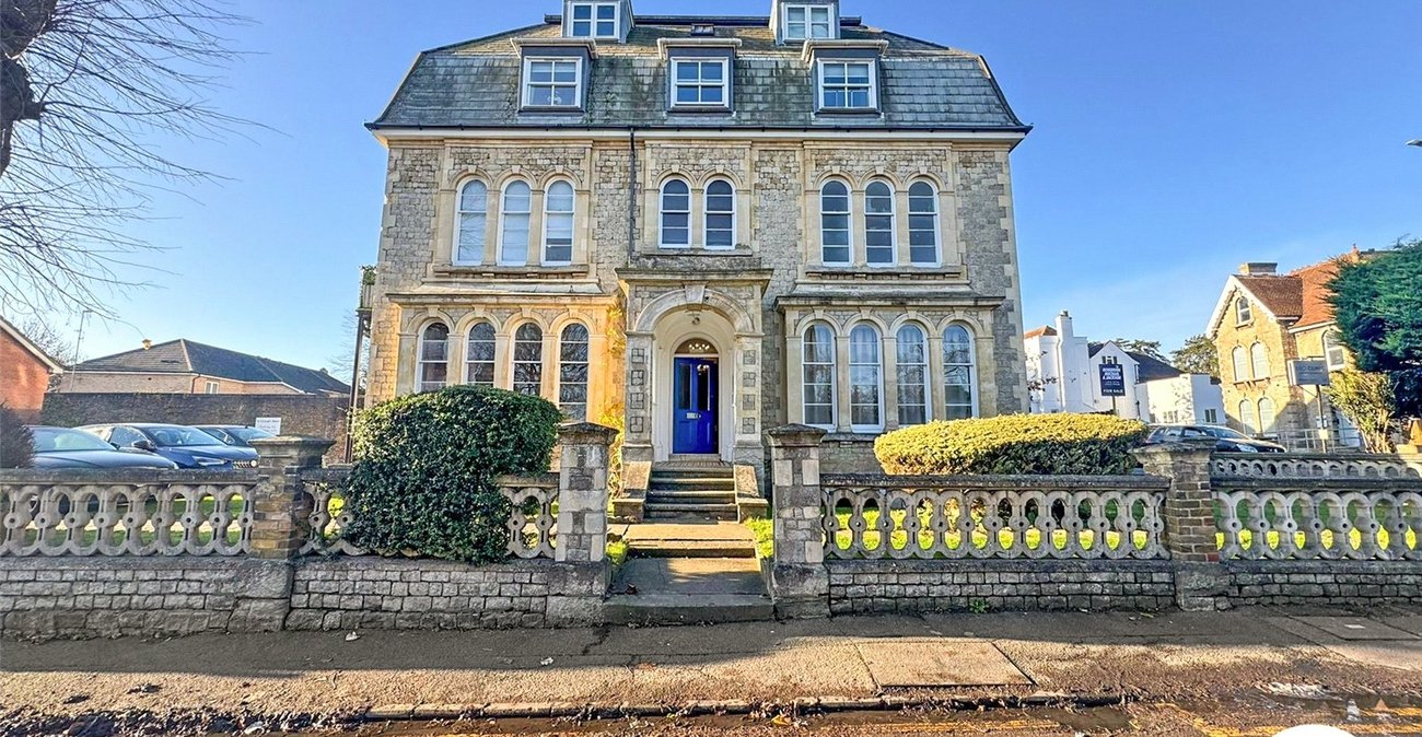 2 bedroom property for sale in Maidstone | Robinson Michael & Jackson