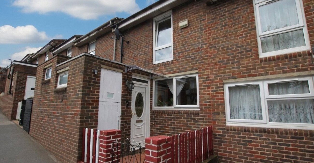 2 bedroom house for sale in Woolwich | Robinson Jackson