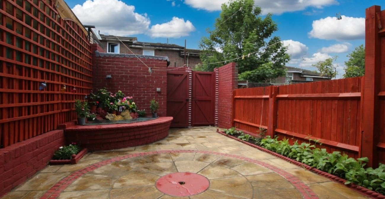 2 bedroom house for sale in Woolwich | Robinson Jackson