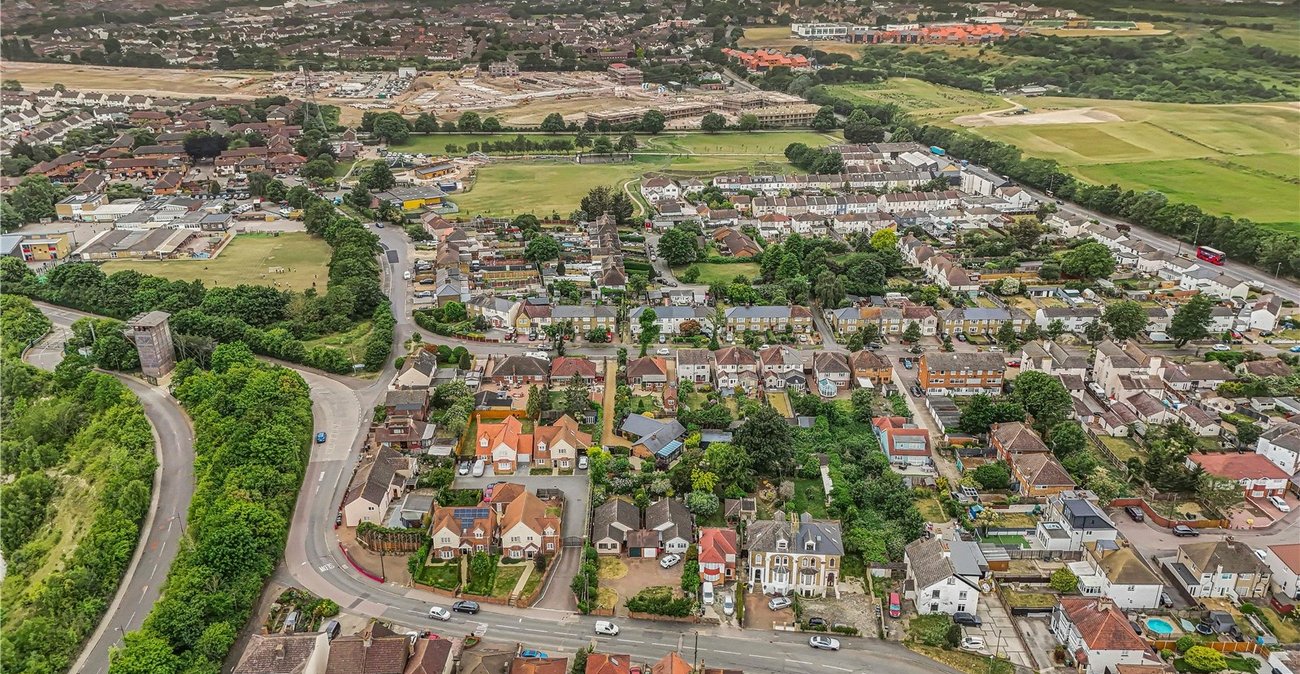 3 bedroom bungalow for sale in Greenhithe | Robinson Jackson