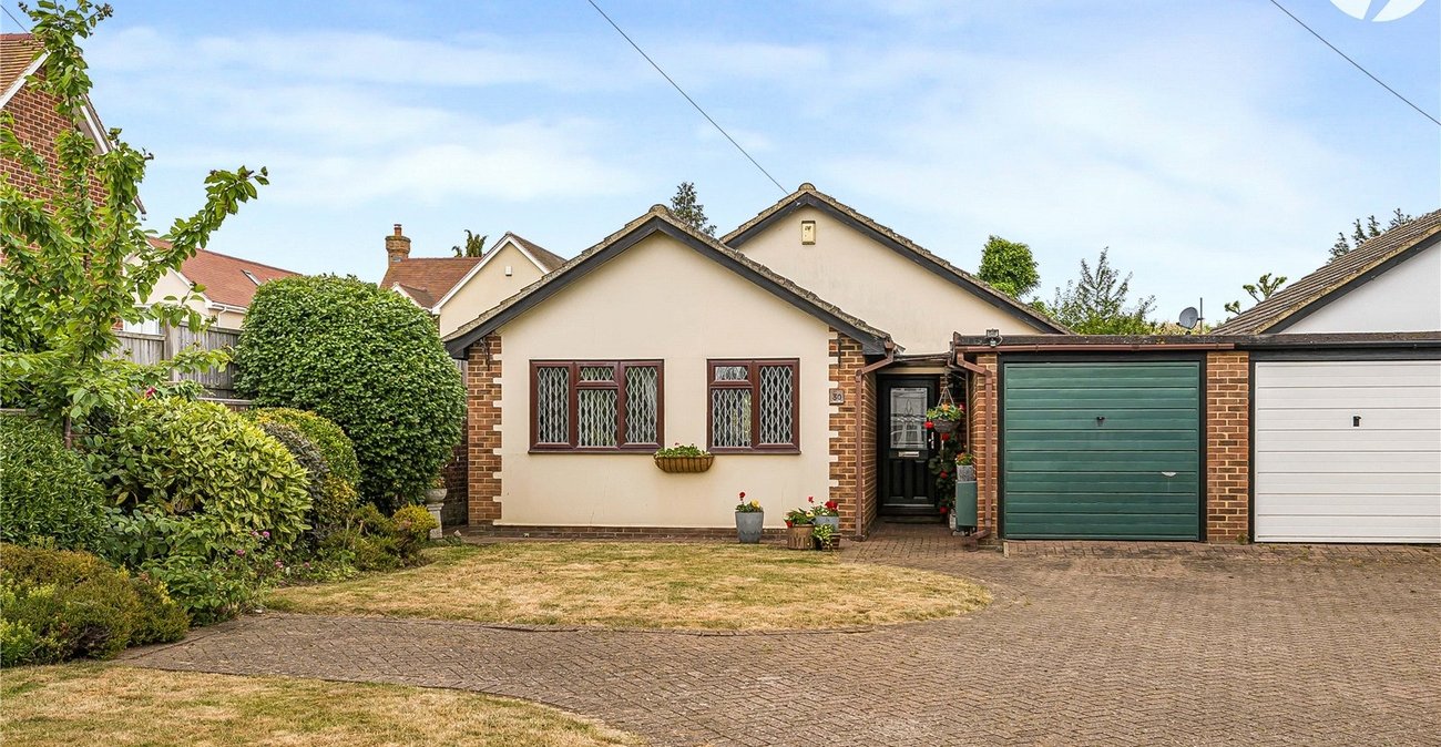 3 bedroom bungalow for sale in Greenhithe | Robinson Jackson