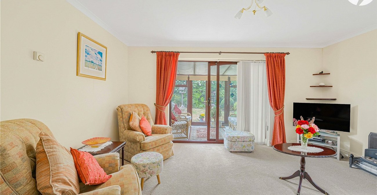 3 bedroom bungalow for sale in Greenhithe | Robinson Jackson