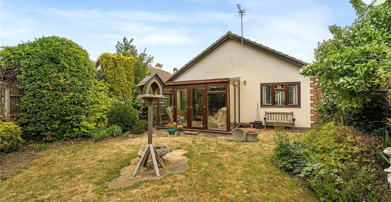 3 bedroom bungalow for sale in Greenhithe | Robinson Jackson