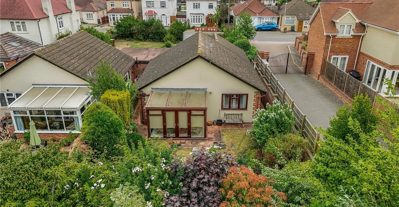 3 bedroom bungalow for sale in Greenhithe | Robinson Jackson