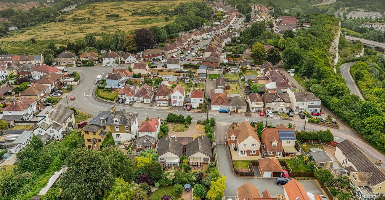 3 bedroom bungalow for sale in Greenhithe | Robinson Jackson