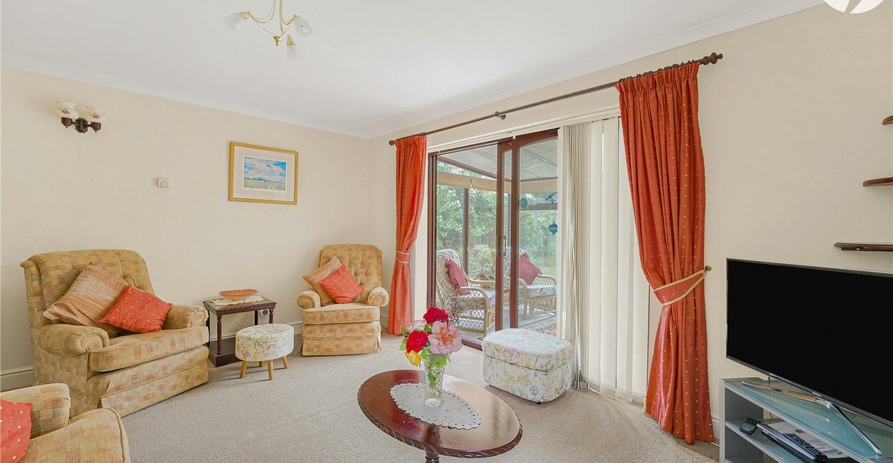 3 bedroom bungalow for sale in Greenhithe | Robinson Jackson