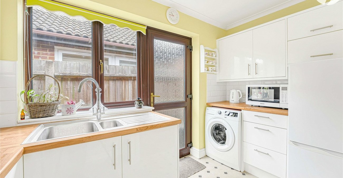 3 bedroom bungalow for sale in Greenhithe | Robinson Jackson