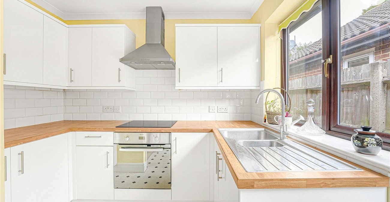 3 bedroom bungalow for sale in Greenhithe | Robinson Jackson