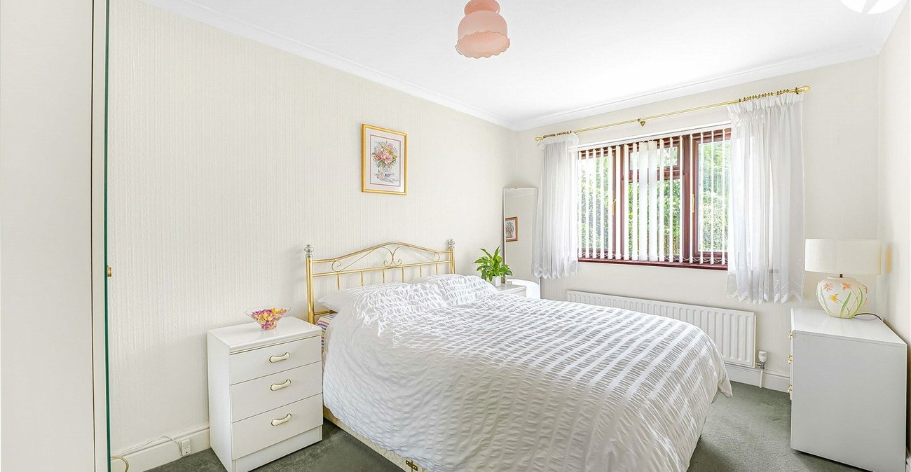 3 bedroom bungalow for sale in Greenhithe | Robinson Jackson